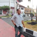 Salah satu Ketua Cabor usai keluar dari Kantor Adhyaksa Maluku Utara