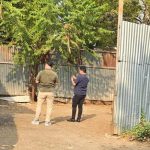 Anggota Polda Malut saat melakukan penertiban di TKP Kelurahan Ngade, Kecamatan Ternate Selatan